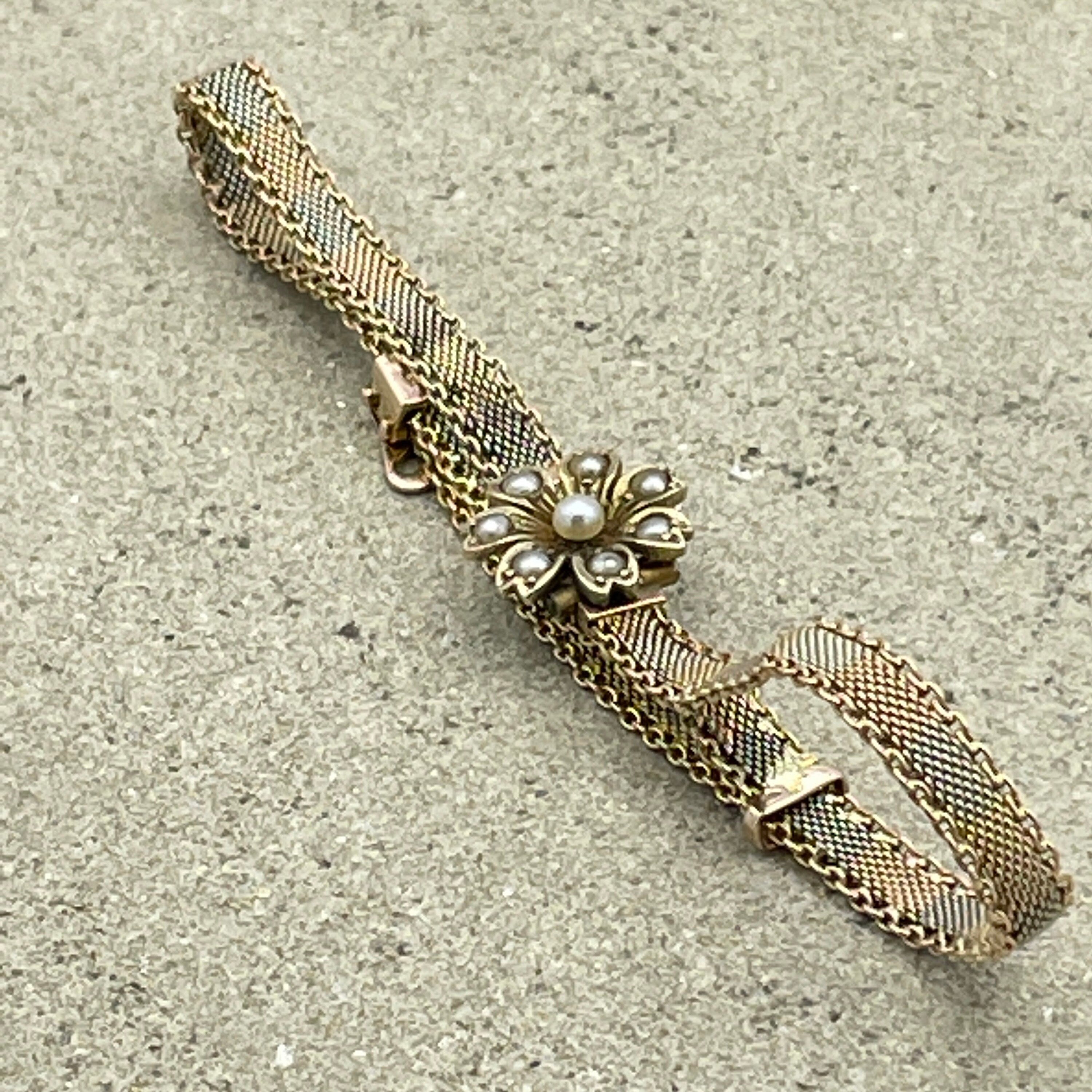 1920s 9ct Gold Tri-Colour Mesh, Seed Pearl Set Flower Bracelet, c1920s