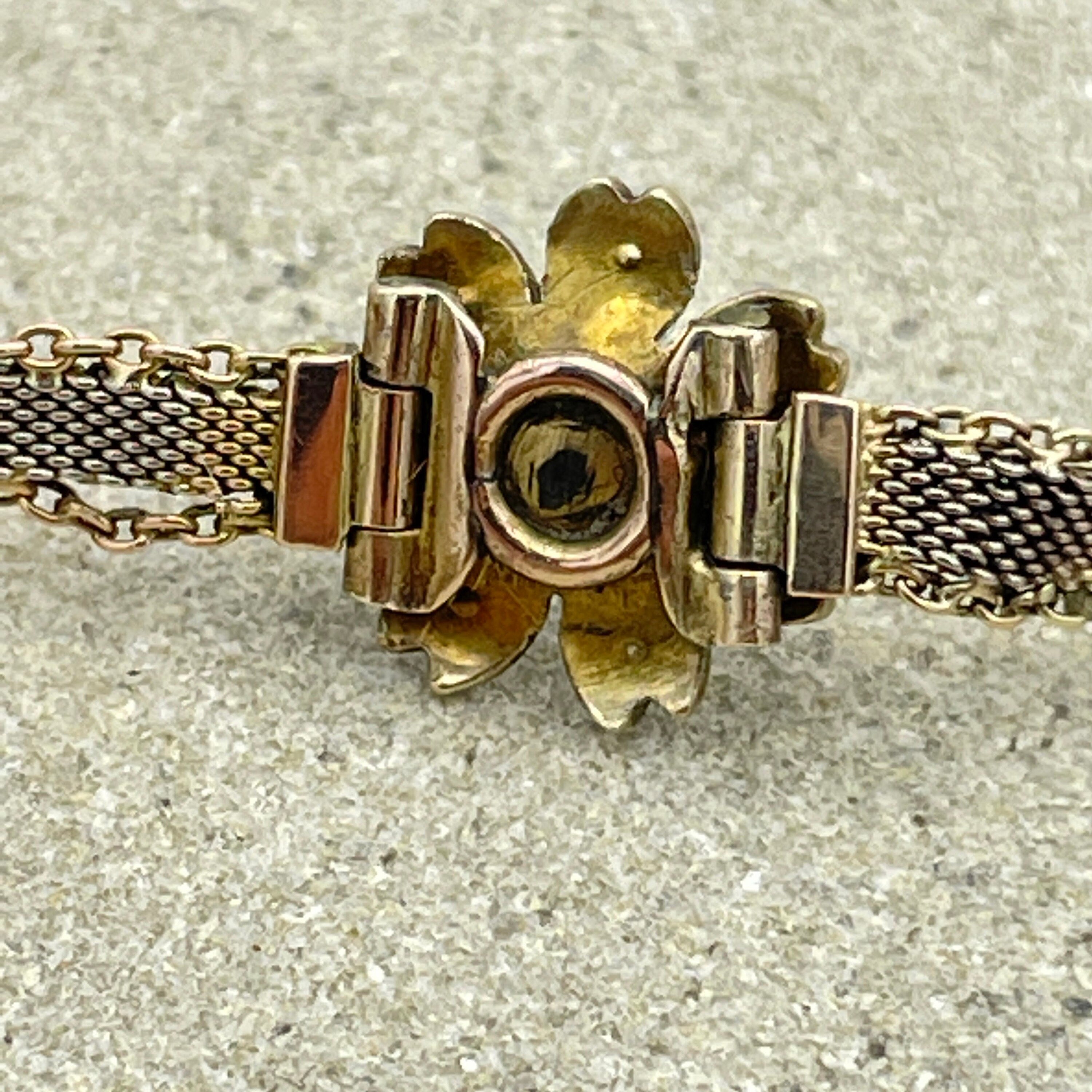 1920s 9ct Gold Tri-Colour Mesh, Seed Pearl Set Flower Bracelet, c1920s