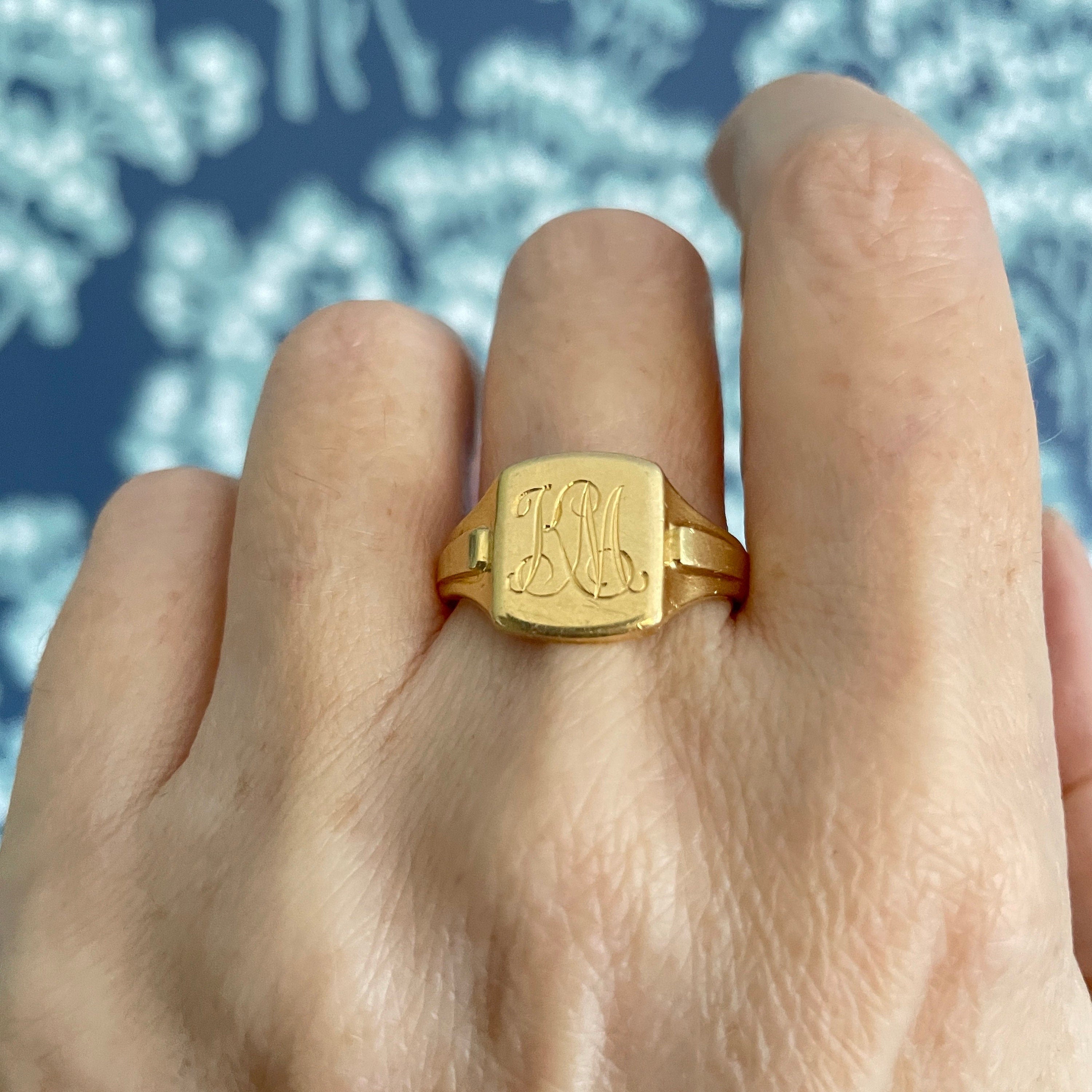 Gents vintage 18ct gold signet ring, 7.6 grams