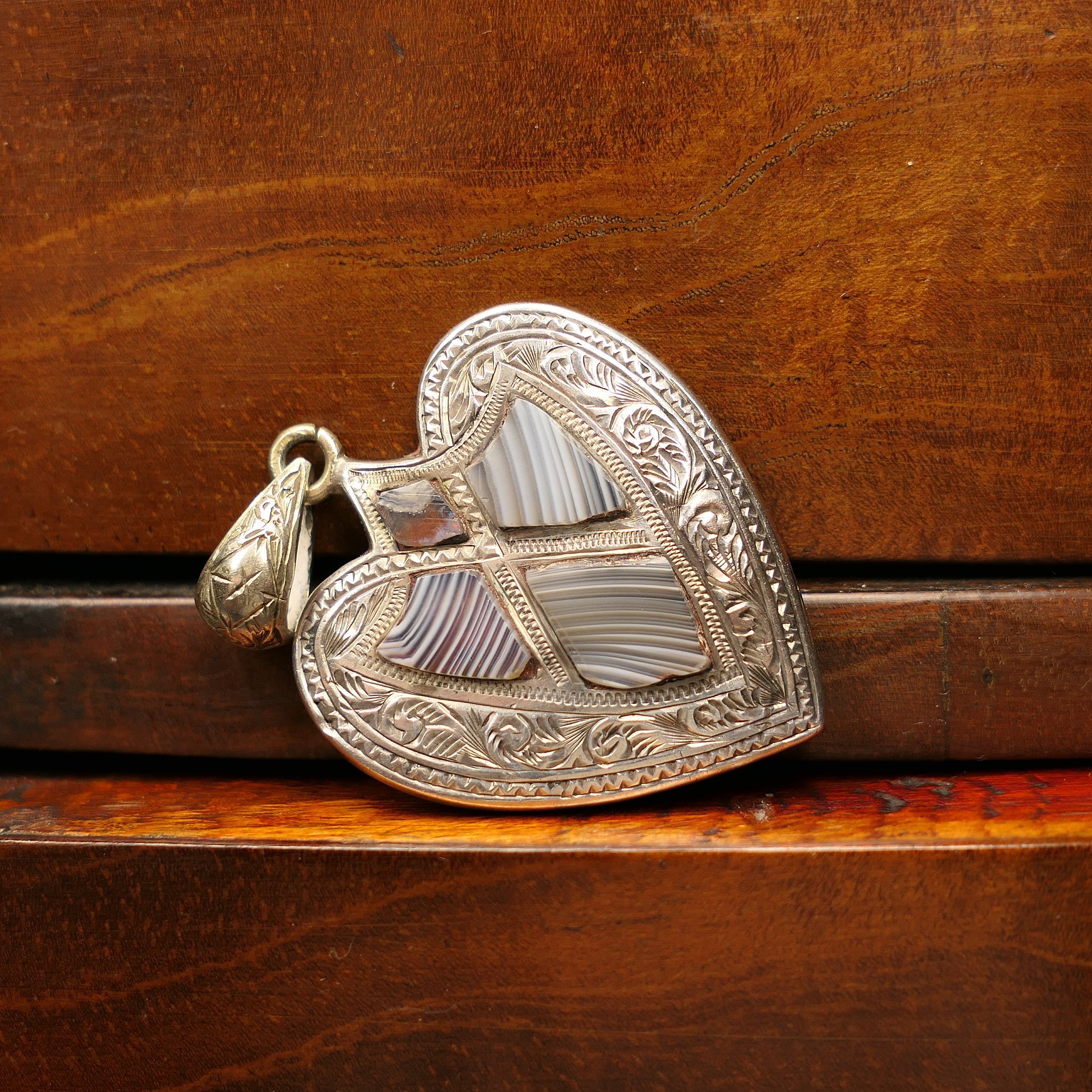 Victorian scottish montrose agate, silver heart pendant