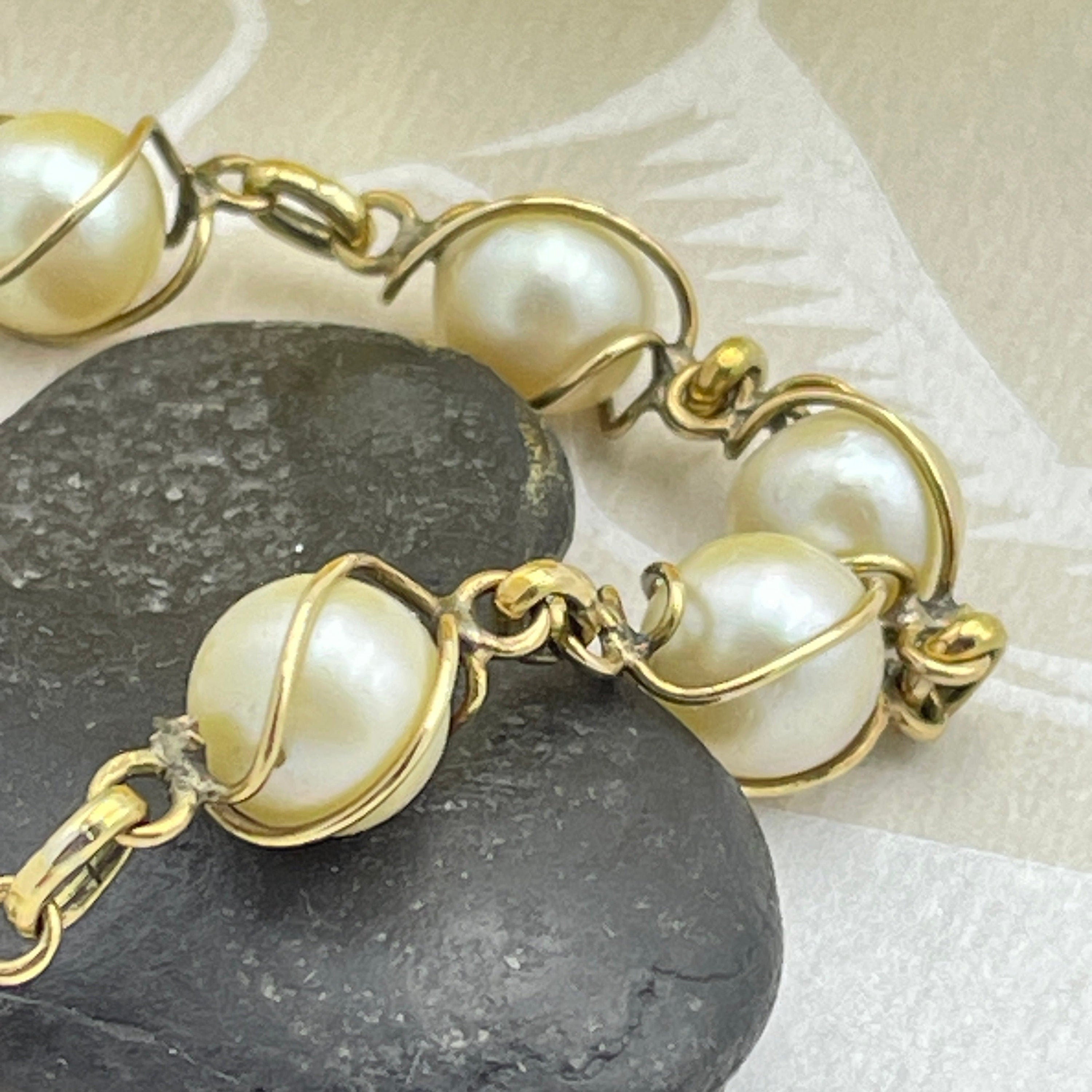 Early 20th Century, Arts & Crafts 18ct Gold, caged cultured Pearl bracelet