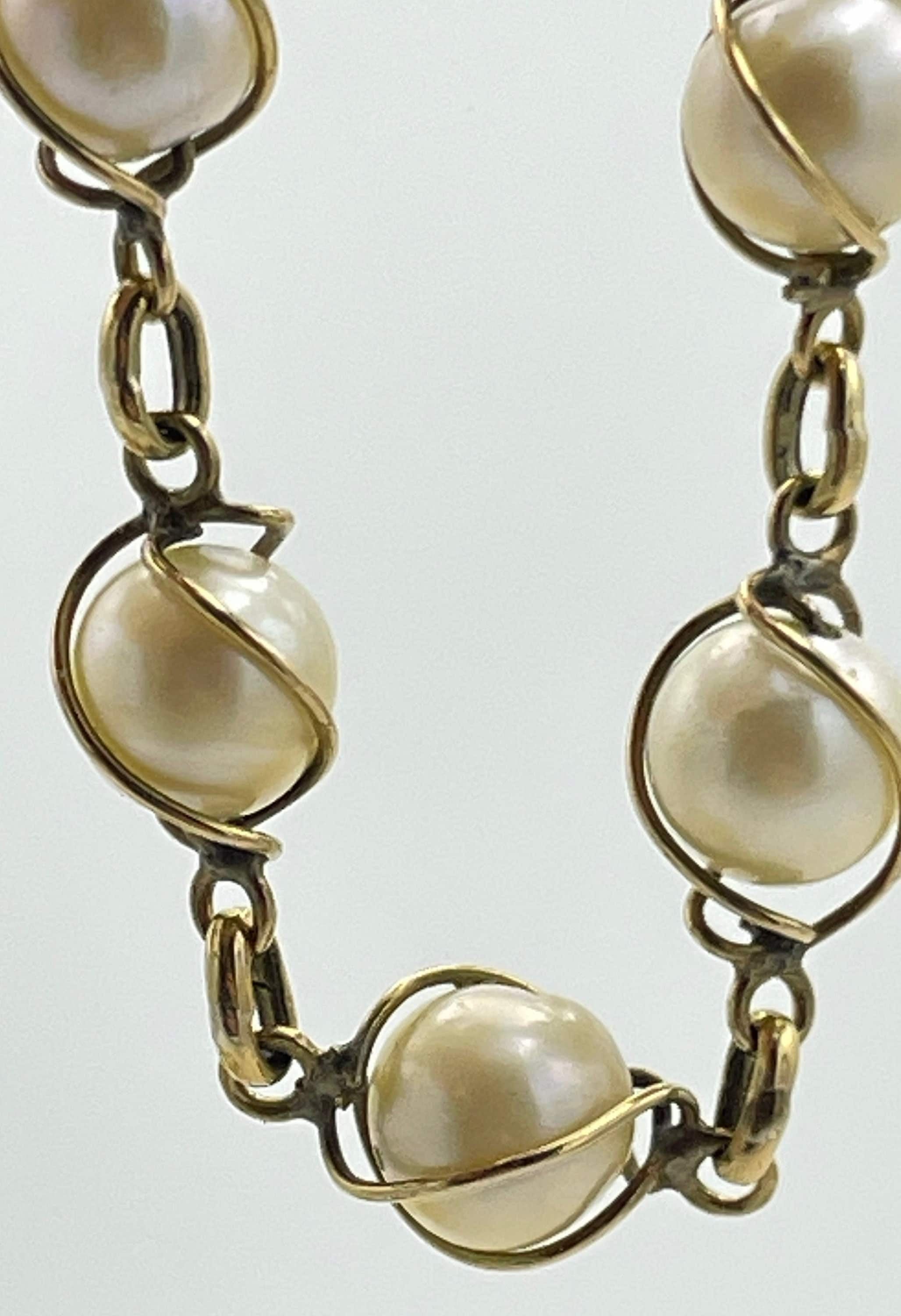 Early 20th Century, Arts & Crafts 18ct Gold, caged cultured Pearl bracelet