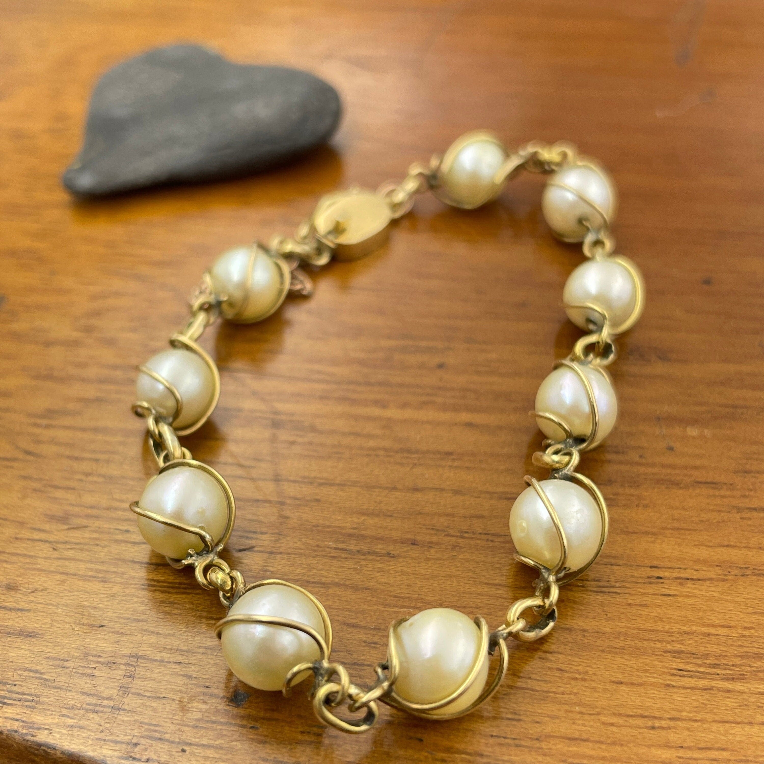 Early 20th Century, Arts & Crafts 18ct Gold, caged cultured Pearl bracelet