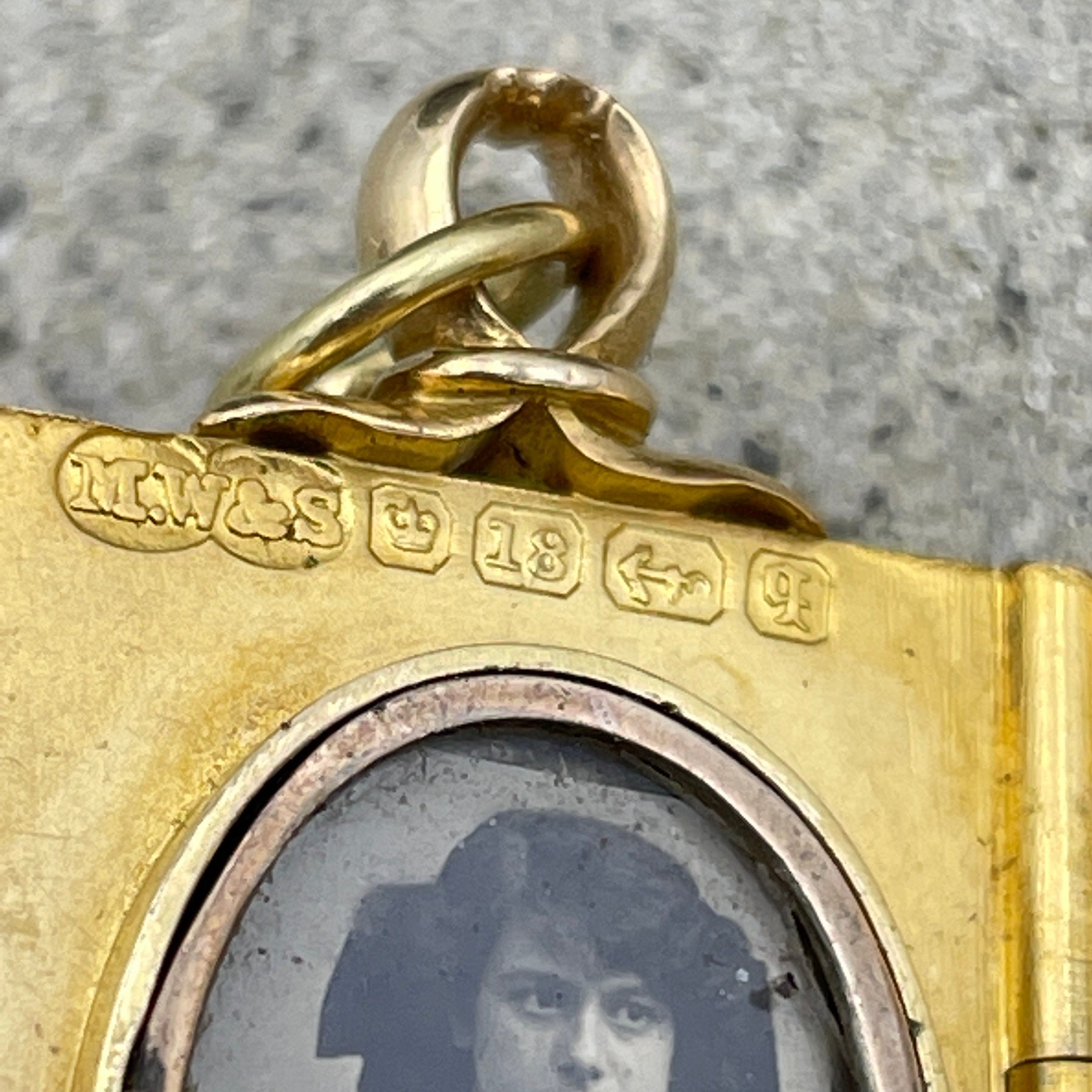 Victorian 18ct gold, reversible bloodstone horseshoe locket, hallmarked 1890