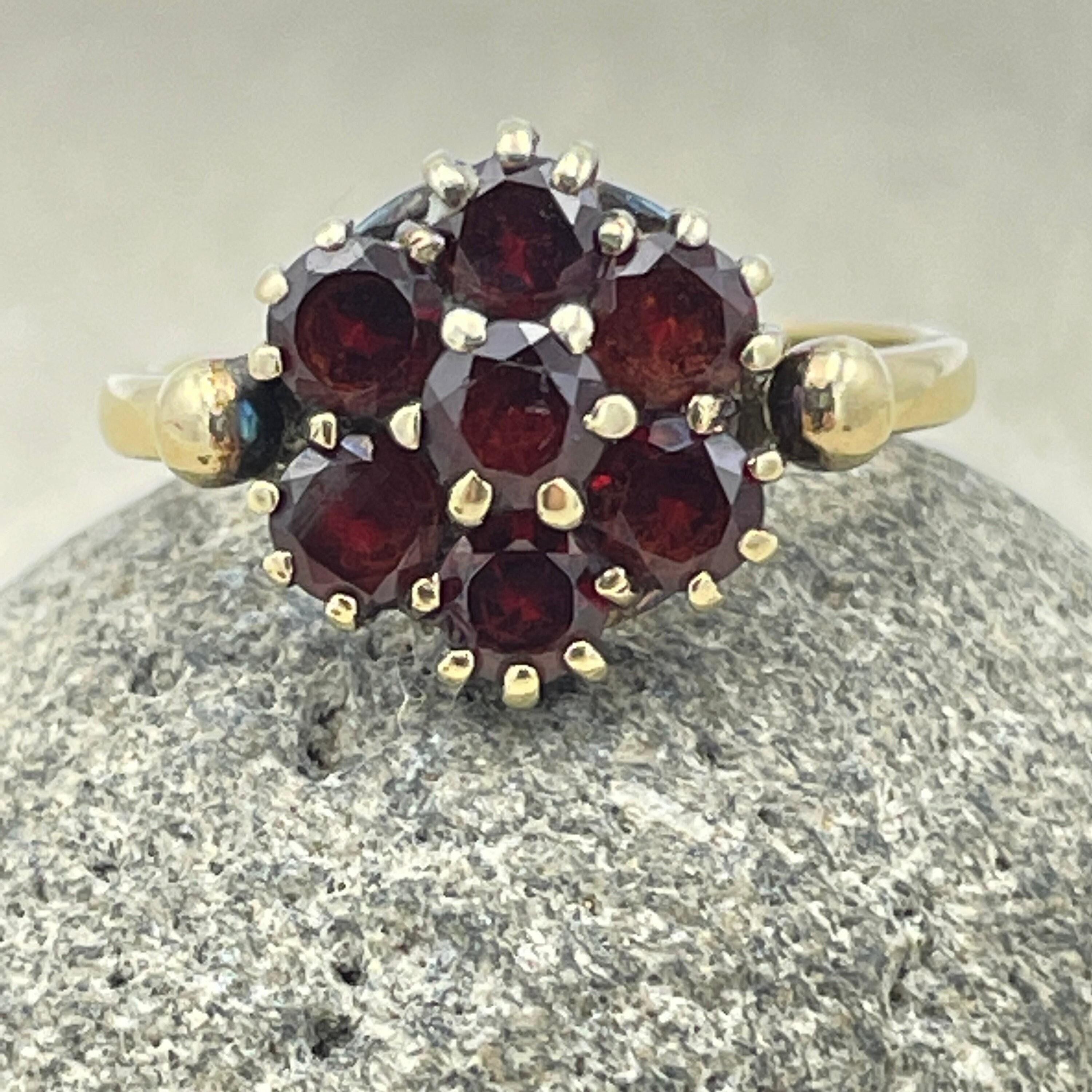 Vintage 1950s 9ct gold garnet cluster ring, hallmarked 1959