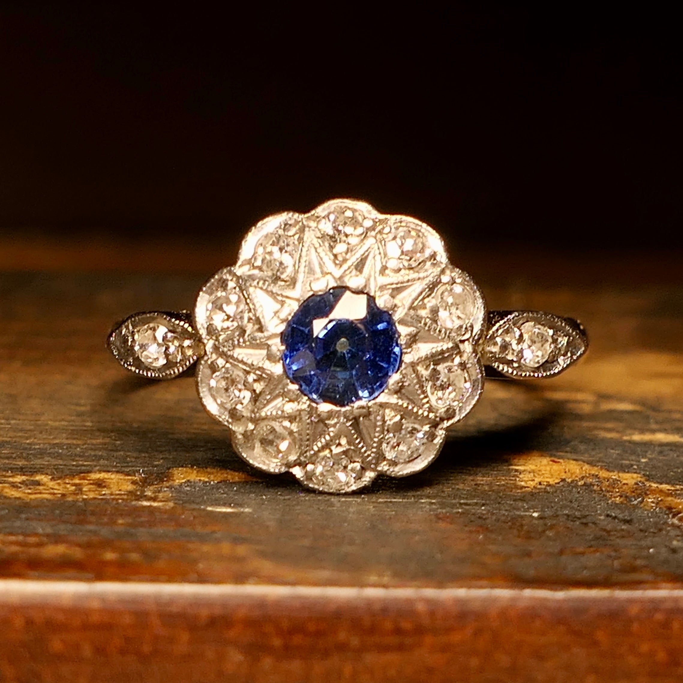 Art Deco, 18ct Gold & Platinum, Sapphire & Diamond Daisy Cluster Ring