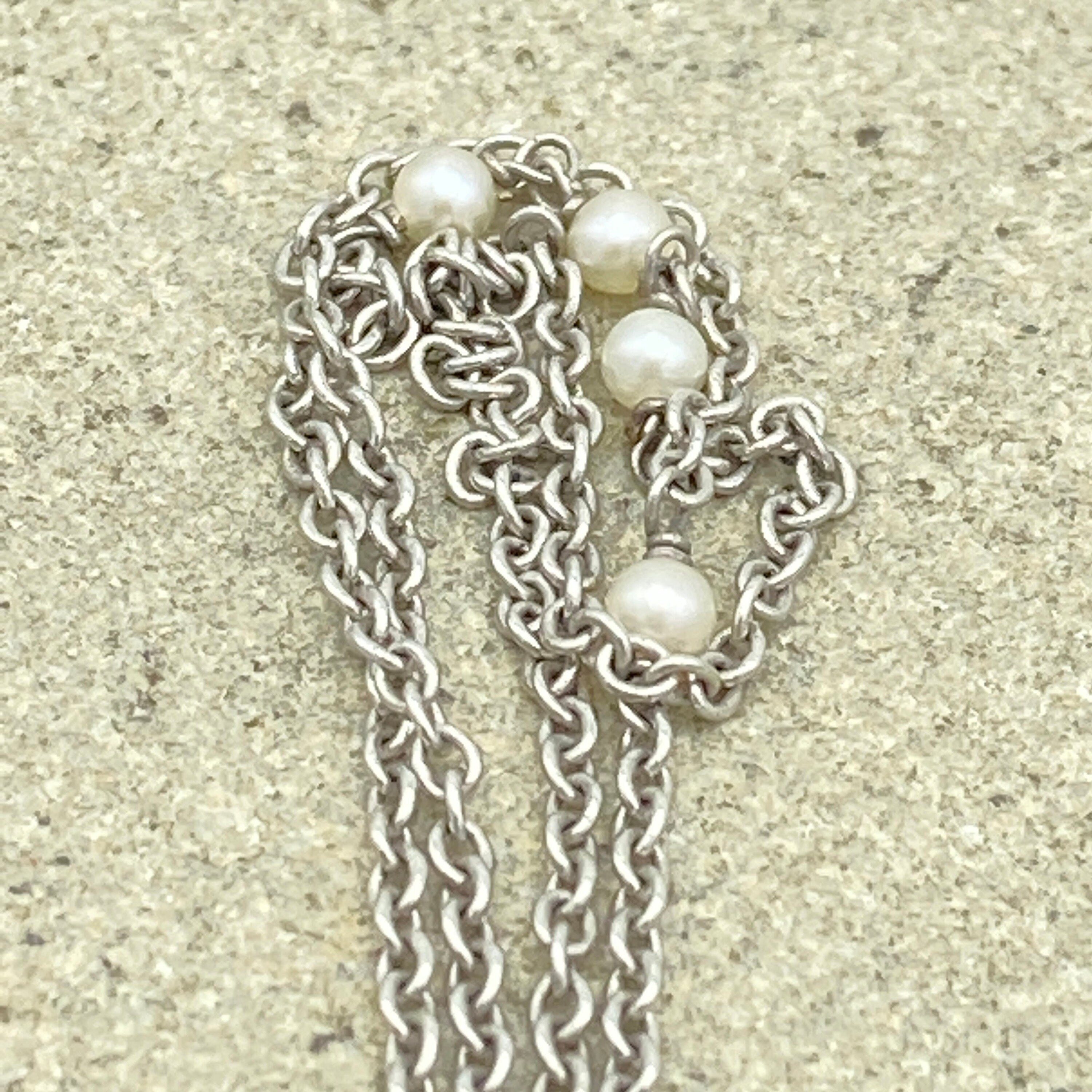 Original Art Deco,  long Platinum and cultured pearl spacer chain necklace