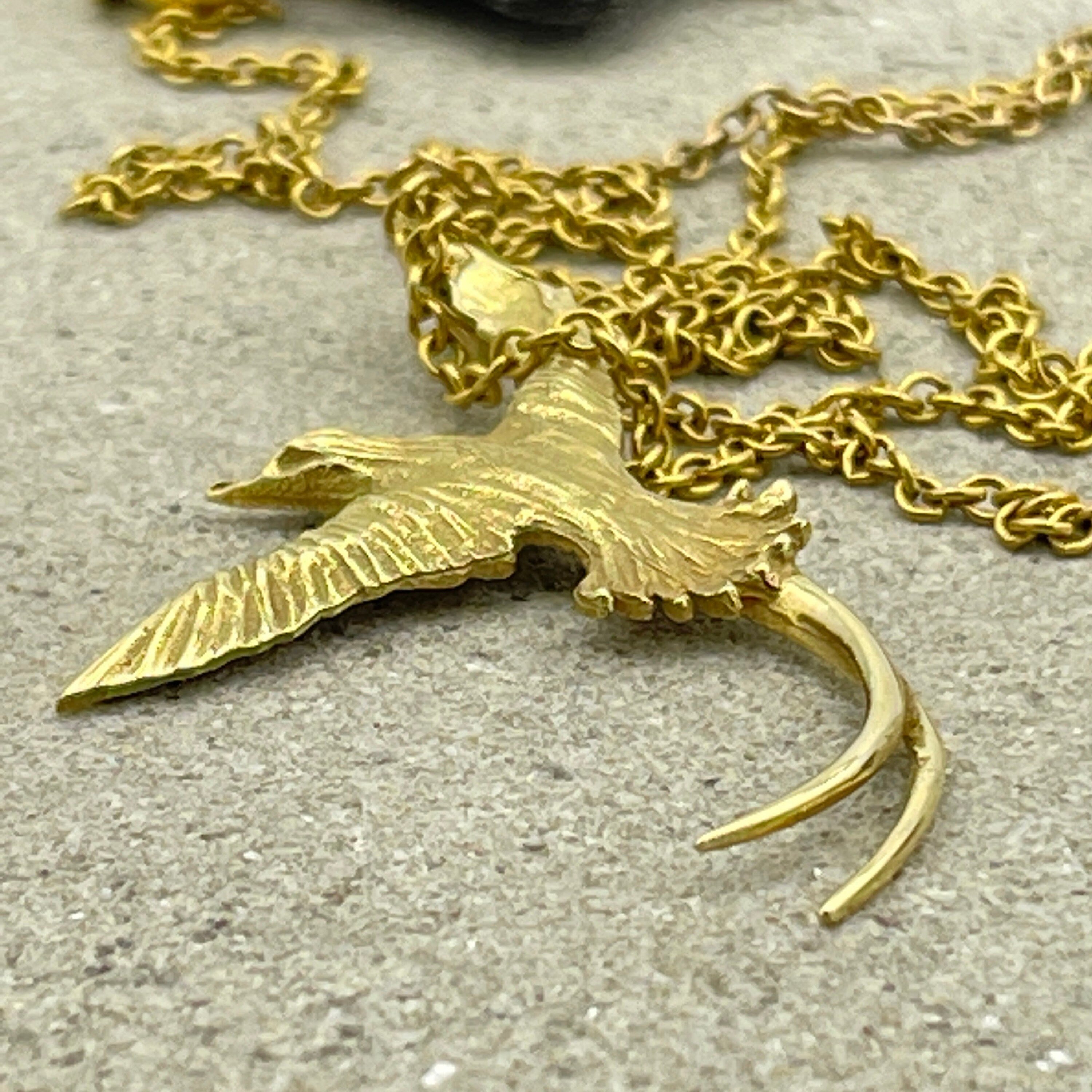 Vintage 18ct Gold bird of paradise pendant on 9ct Gold chain necklace