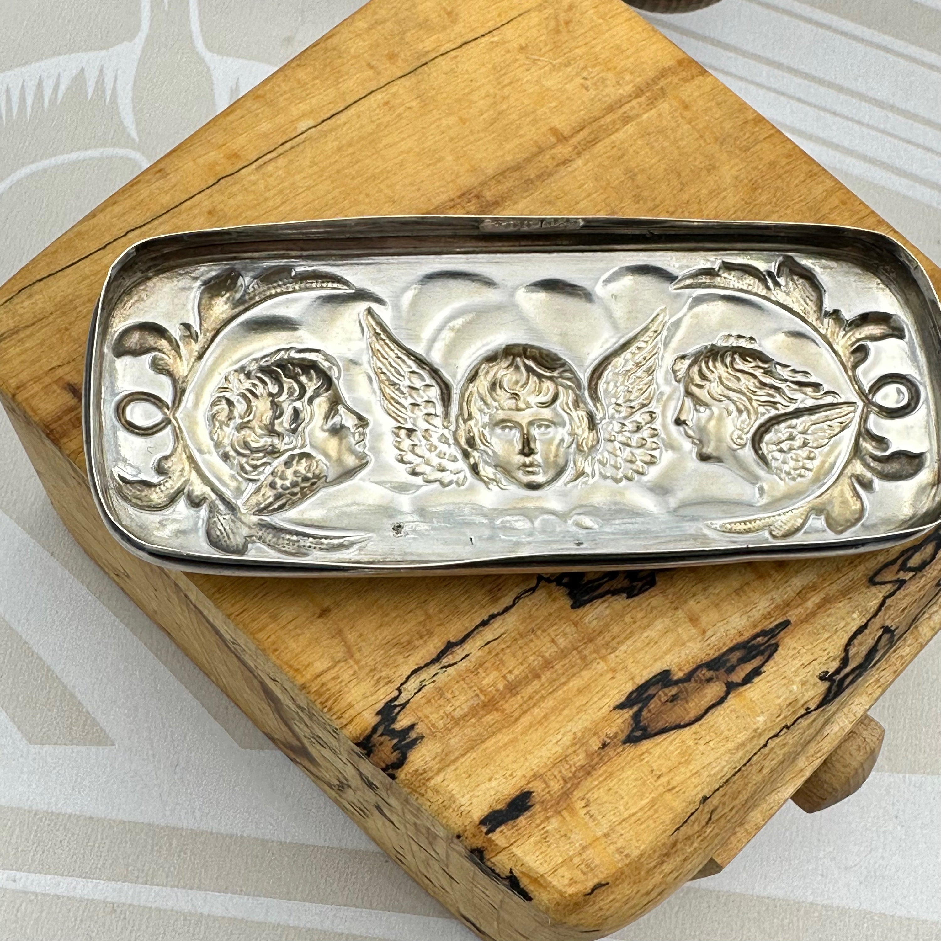 Edwardian, Sterling Silver & hand cut Glass, cherubs trinket box