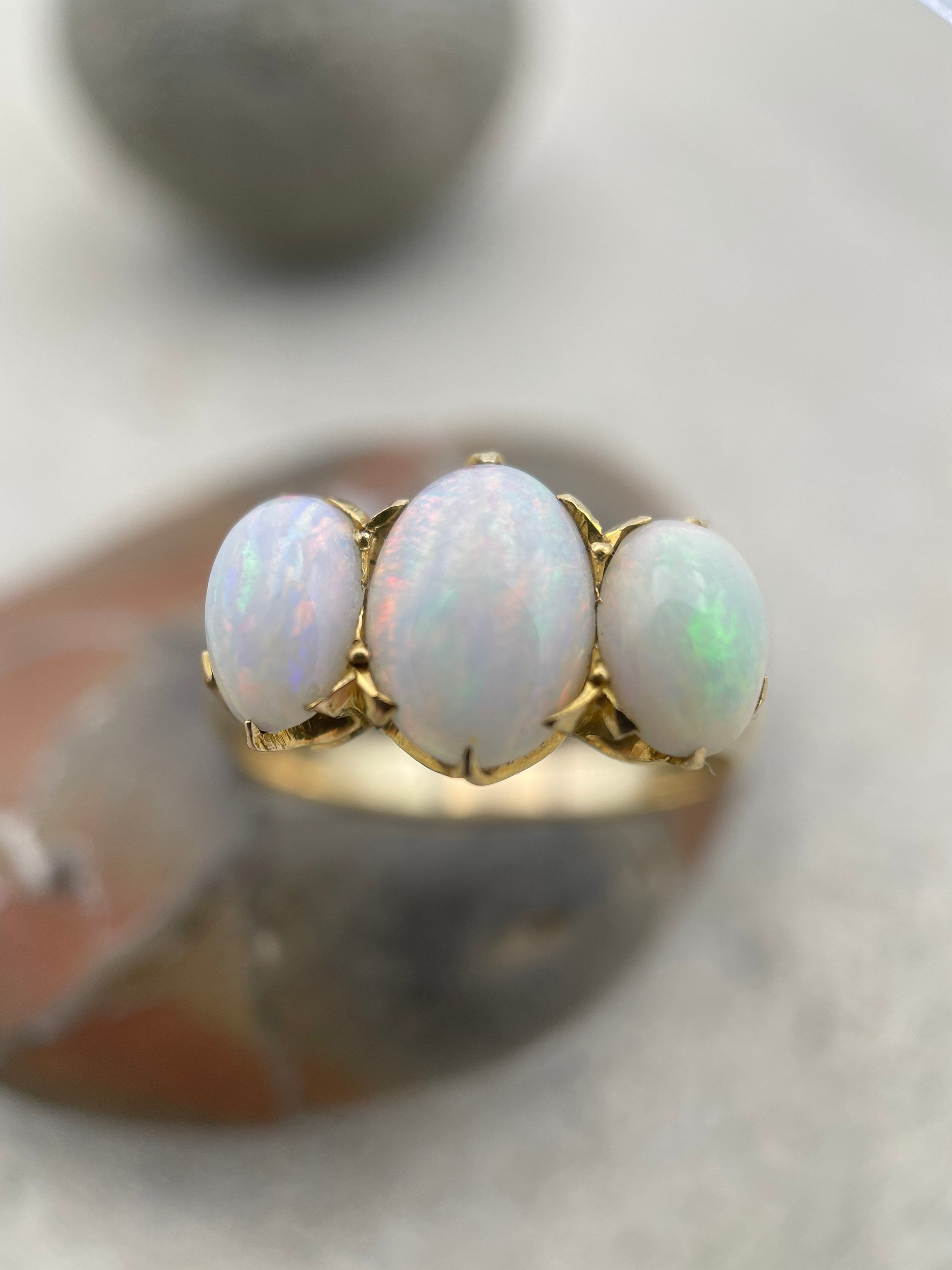Antique 18ct Gold 3 stone Opal cabochon dress ring, English c1910s 18K gold