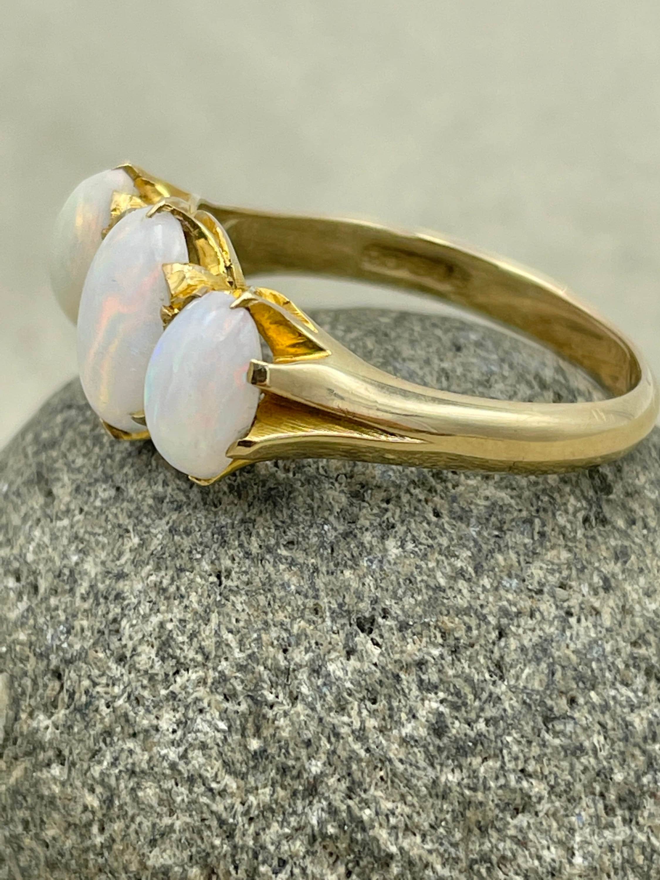 Antique 18ct Gold 3 stone Opal cabochon dress ring, English c1910s 18K gold