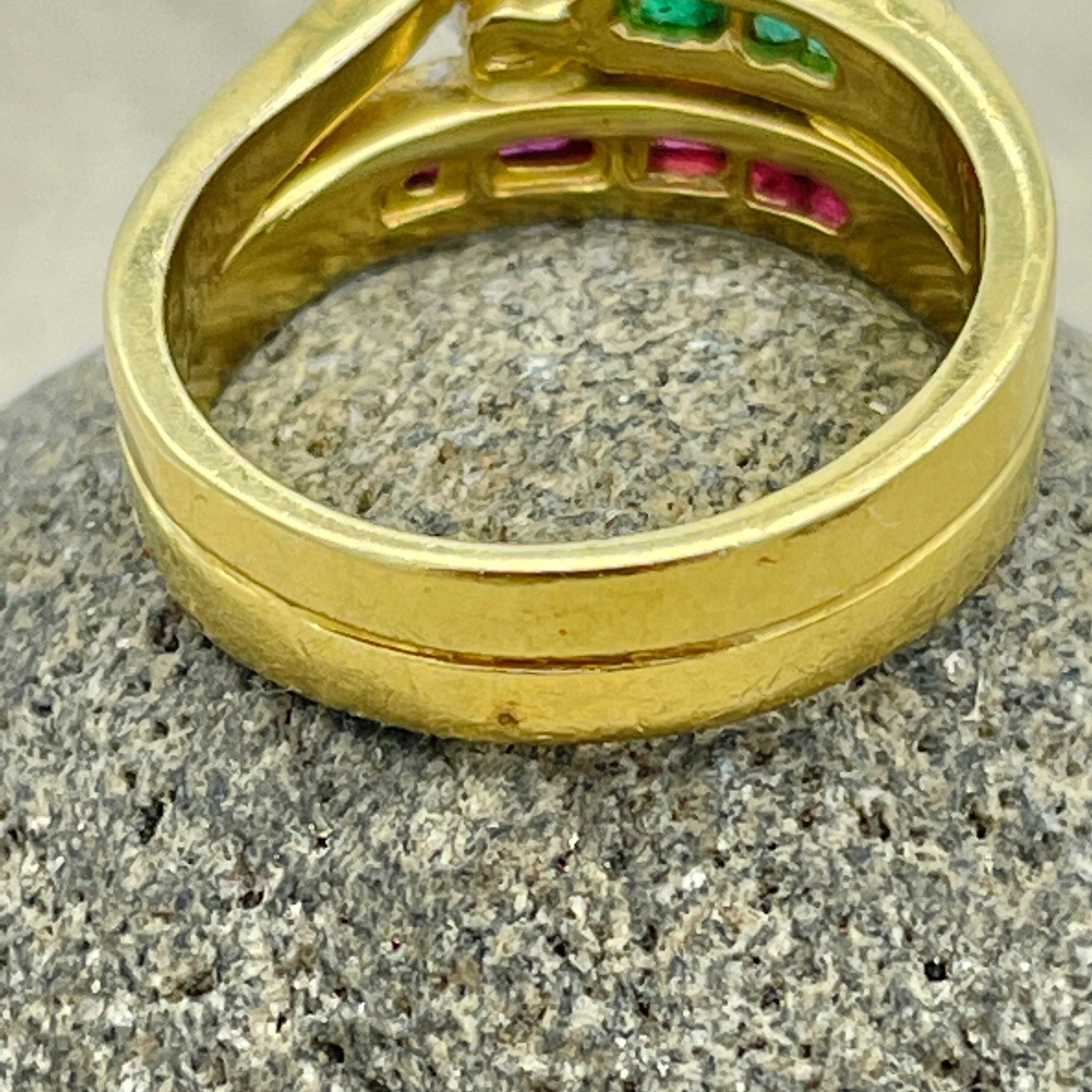 Vintage diamond, emerald and ruby 18ct gold ring, modernist style c1950s/60s