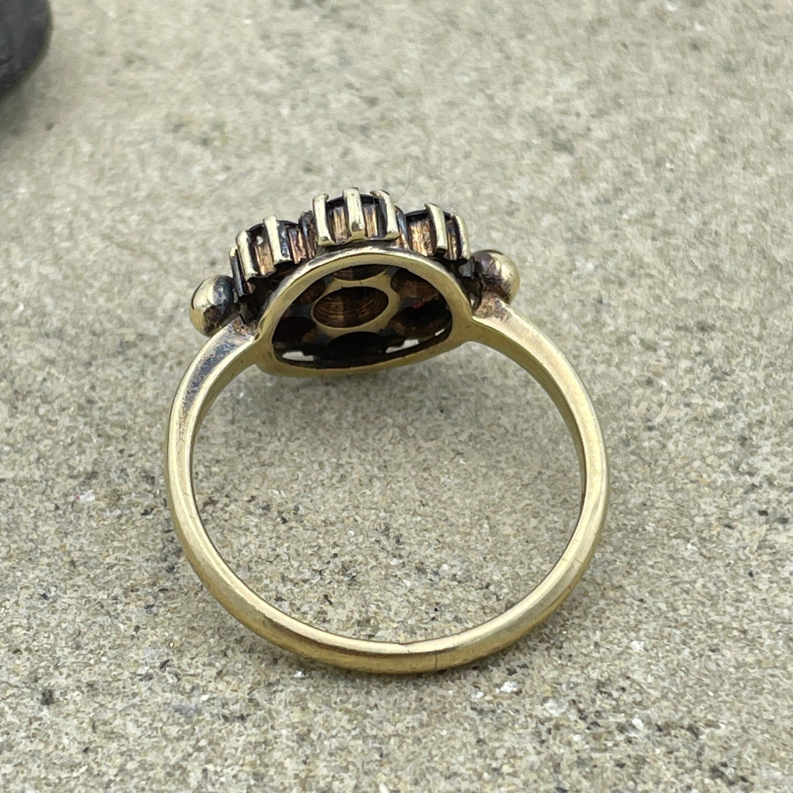 Vintage 1950s 9ct gold garnet cluster ring, hallmarked 1959